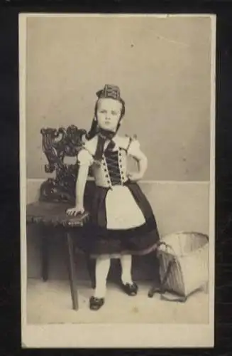 CdV Fotografie kleines Mädchen in Tracht