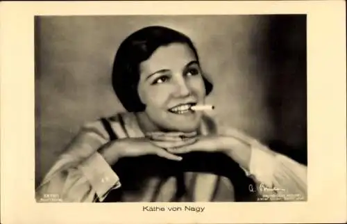 Ak Schauspielerin Käthe von Nagy, Portrait, Zigarette