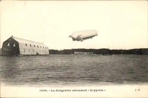 Ak Luftschiff LZ 127 Graf Zeppelin, Luftschiffhalle auf dem Bodensee