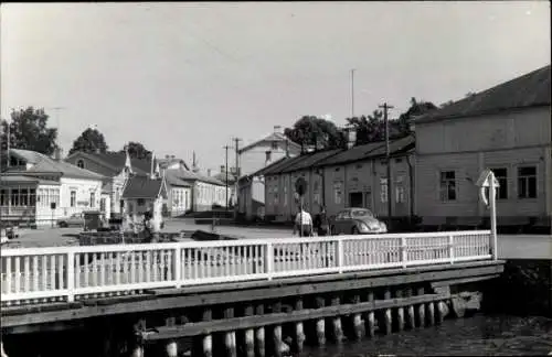 Ak Naantali Finnland, Brücke, Straßenpartie