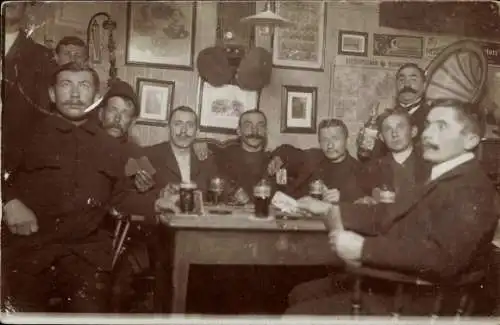 Foto Ak Roklum in Niedersachsen, Gasthaus, Männer beim Kartenspiel, Bier, Grammophon