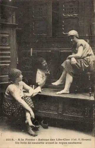 Ak Auf der Farm, rund um die Lits-Clos, ein bisschen Plausch vor der Nachtruhe