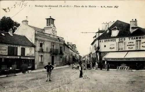 Ak Noisy le Grand Seine et Marne, Place de la Mairie