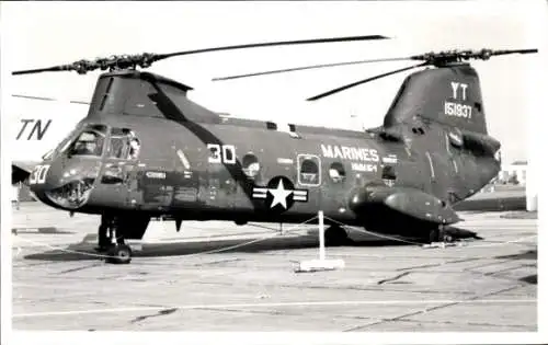 Foto Amerikanisches Militärflugzeug, Hubschrauber Nr. 30, US Air Force