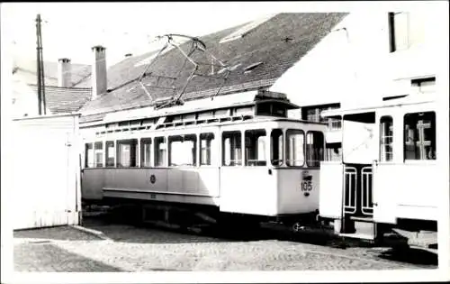 Foto Ak Norwegen, Straßenbahn 105 an der Haltestelle