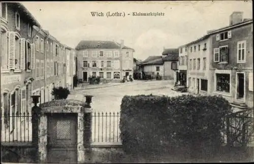 Ak Vic sur Seille Wich Lothringen, Kleinmarktplatz, Gebäude