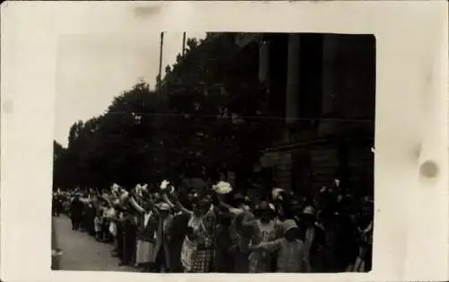 Foto Ak München, Fest, Jubelnde Menschen, Jahr 1929