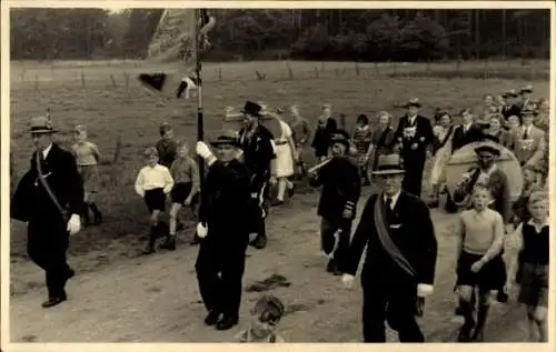 Foto Ak Burgdorf in der Region Hannover, Fest, Festzug, Standarte