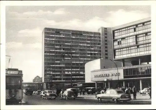 Ak Berlin Charlottenburg, zwischen Bahnhof Zoo und Budapester Straße, Kino, Berliner Bank, Hochhaus