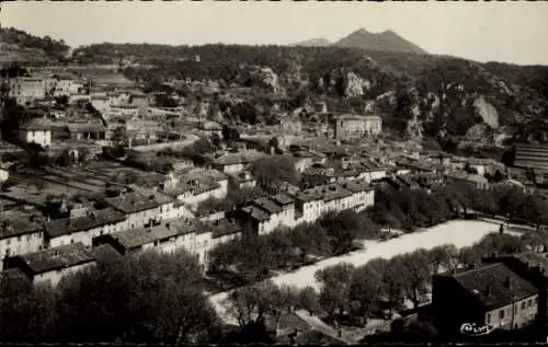 Ak Barjols Var, Gesamtansicht, Place de la Rouguiere, Monts Bessilons