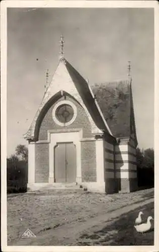 Ak Asfeld Ardennes, Chapelle Notre Dame de la Pitie, Straßenpartie, Enten