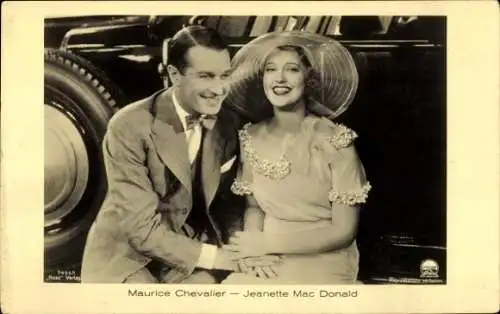 Ak Schauspieler Maurice Chevalier, Schauspielerin Jeanette MacDonald, Filmszene