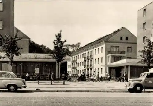 Ak Frankfurt an der Oder, Blick in die Karl Marx Straße, Passanten, Autos