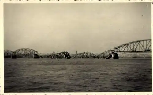 Foto Ak Beograd Belgrad Serbien, Zerstörte Donaubrücke