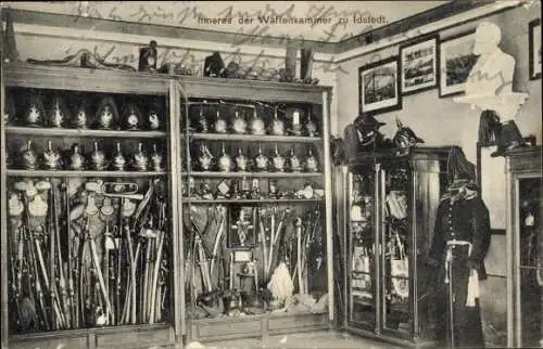 Ak Idstedt in Schleswig Holstein, Waffenkammer, Innenansicht, Uniformen, Pickelhauben