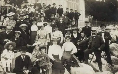 Foto Ak Gruppenbild der Menschen, Hotel