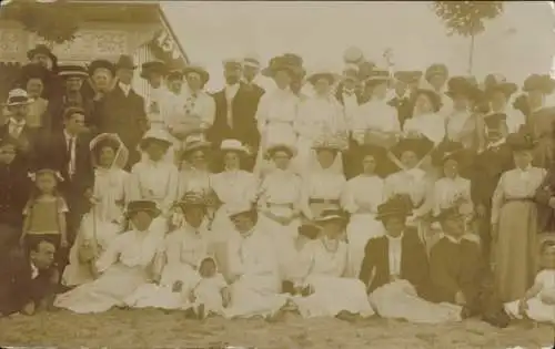 Foto Ak Menschen am Strand, Gruppenbild