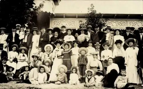 Foto Ak Menschen am Strand, Gruppenbild