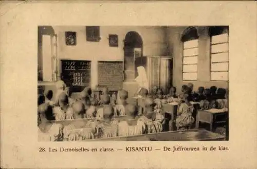 Ak Kisantu RD Kongo Zaire, junge Mädchen im Unterricht