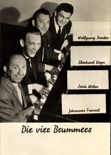 Ak Die vier Brummers, Wolfgang Roeder, Eberhard Keyn, Erich Weber, Johannes Frenzel, am Piano