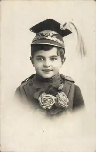 Foto Ak Junge in Uniform, Porträt, Rosen