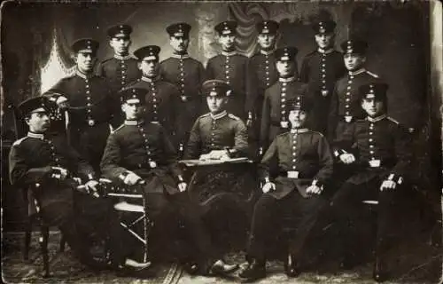 Foto Ak Deutsche Soldaten in Uniformen, Kaiserzeit