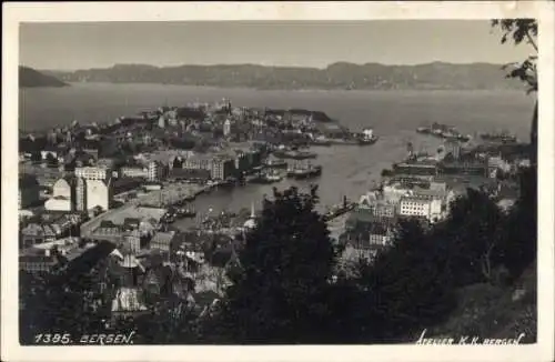Ak Bergen Norwegen, Gesamtansicht der Stadt, Hafen