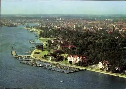 Ak Kiel Schleswig Holstein, Olympiahafen, Luftaufnahme der Stadt