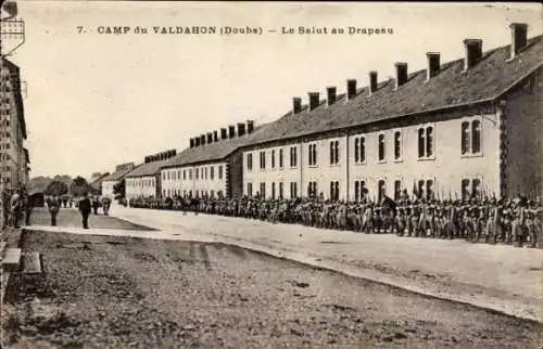 Ak Le Valdahon Doubs, Salut au Drapeau