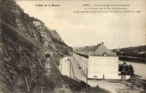 Ak Givet Ardennes, Caserne Rouge ou Grand Quartier et le Tunnel sous le Fort de Charmelont