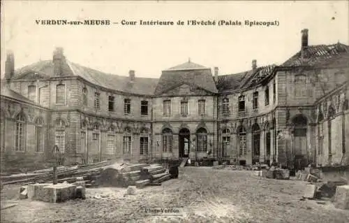 Ak Verdun Meuse, Cour Interieure de l'Eveche, Palais Episcopal, Ruine