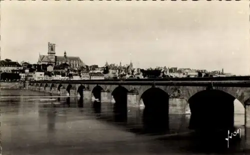 Ak Nevers Nièvre, Le pont sur la Loire et la Cathedrale