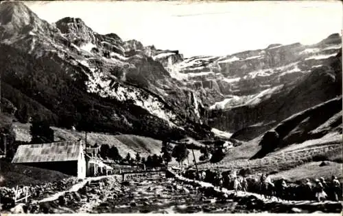 Ak Gavarnie Hautes Pyrénées, Cirque de Gavarnie, la Chaumiere, le Gave