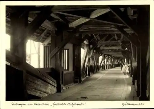 Foto Ak Bad Säckingen am Hochrhein, Gedeckte Holzbrücke