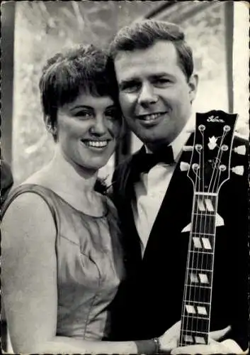 Ak Schauspielerin Grethe Ingmann und Jörgen Ingmann, Portrait, Gitarre