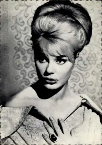 Ak Schauspielerin Elke Sommer, Portrait, Ring