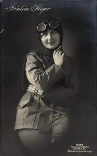 Ak Fräulein Flieger, Frau in Uniform, Zigarette