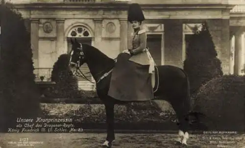 Ak Kronprinzessin Cecilie von Preußen zu Pferd als Chef des Dragoner Regiments König Friedrich III.