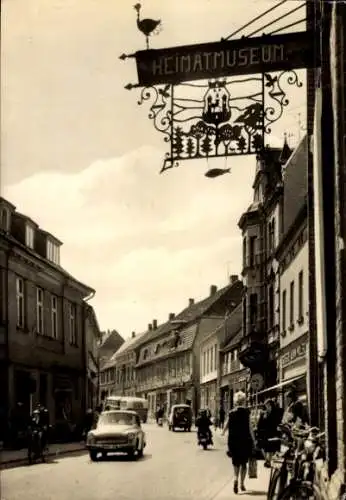 Ak Waren an der Müritz, Friedensstraße, Heimatmuseum