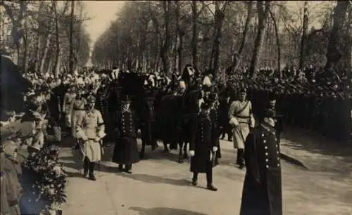 Ak Potsdam, Beisetzung der Kaiserin Auguste Victoria, Trauerzug