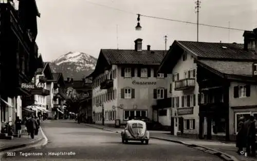 Ak Tegernsee in Oberbayern, Hauptstraße, Haus Guggemos, VW Käfer