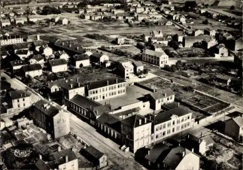 Ak Jarny Meurthe et Moselle, Luftbild, Ecoles Jules Ferry