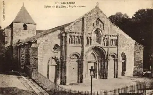 Ak Ruffec Charente, Kirche