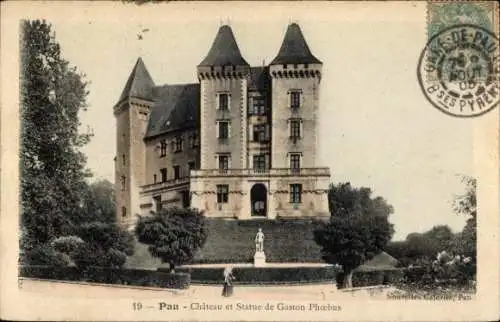 Ak Pau Pyrénées-Atlantiques, Schloss, Statue Gaston Phoebus