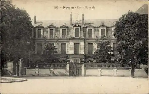 Ak Nevers Nièvre, Schule