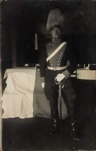 Foto Ak Deutscher Soldat in Paradeuniform, Standportrait