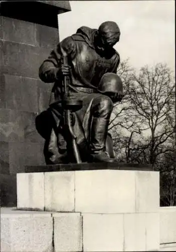 Foto Ak Berlin Treptow, Sowjetisches Ehrenmal