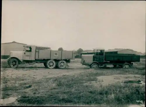 Foto Lastwagen im Gelände, dreiachsiger LKW