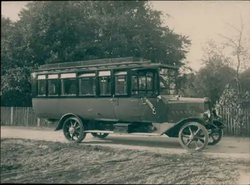 Foto Omnibus auf einer Straße
