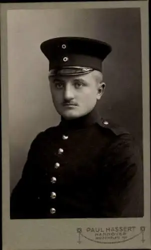 CdV Hannover, Deutscher Soldat in Uniform, Portrait